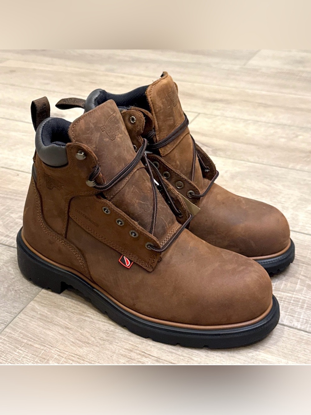 RED WING 4215 DYNAFORCE 6-INCH WATERPROOF SAFETY STEEL TOE WORK BOOTS SZ 9.5 D